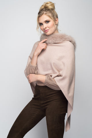 Fine Cashmere Wrap with Double Ostrich Feathers in Silver Gray