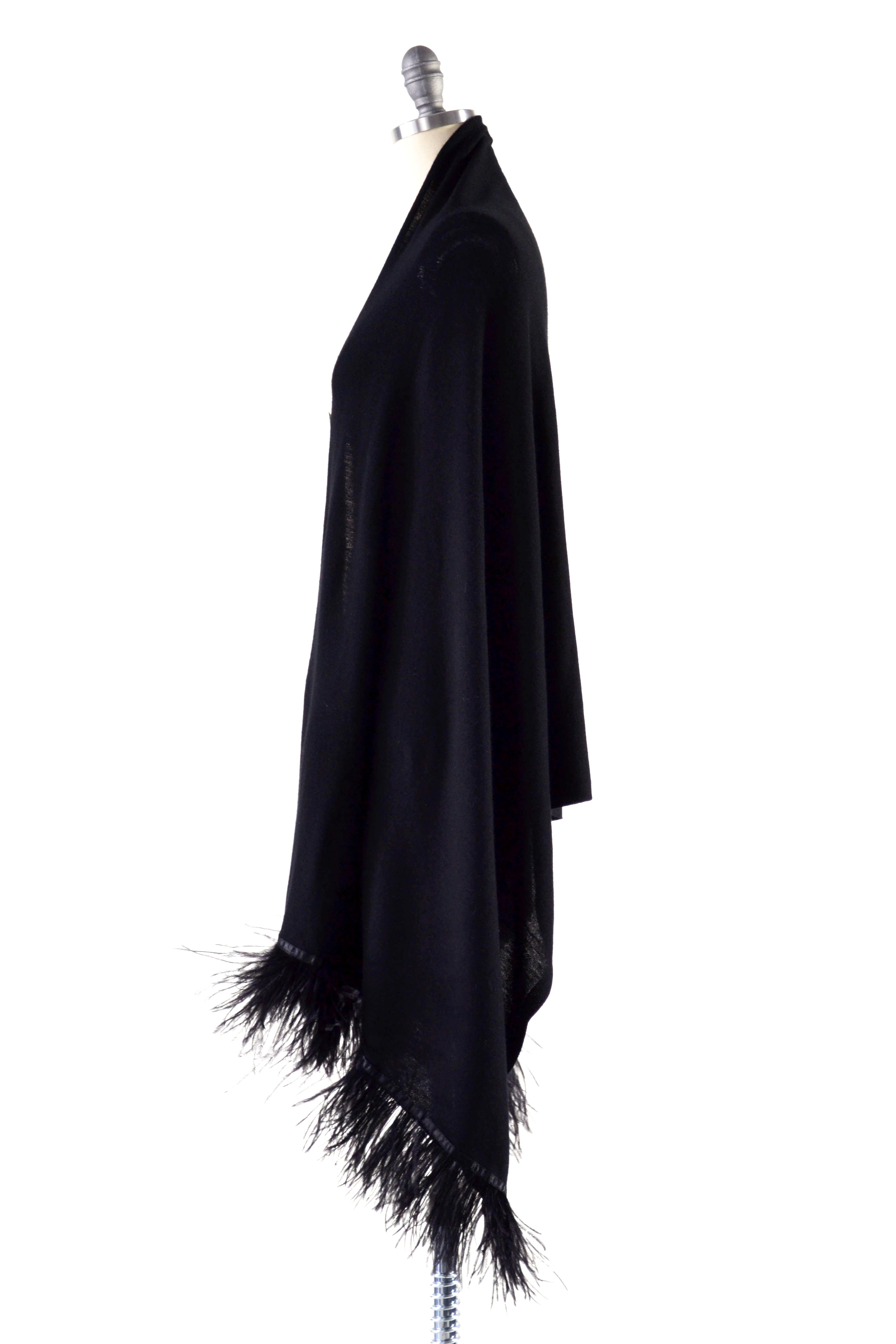 Fine Cashmere Wrap with Double Ostrich Feathers in Black