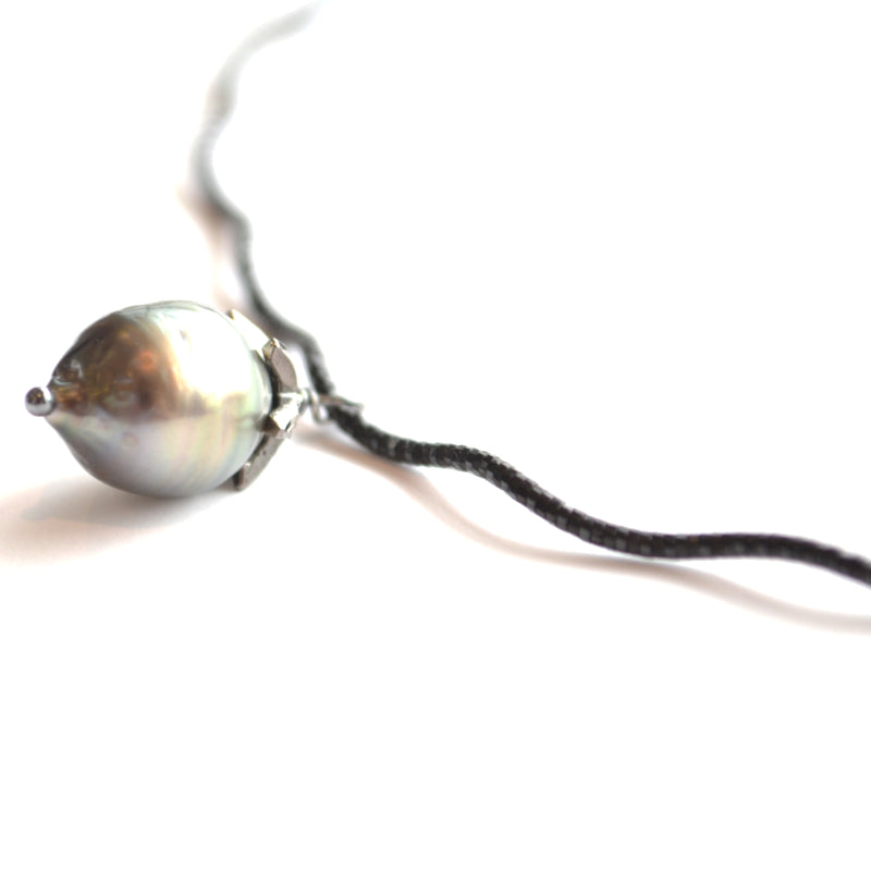 Oxidized Sterling Silver Choker with a Large Tahitian Pearl